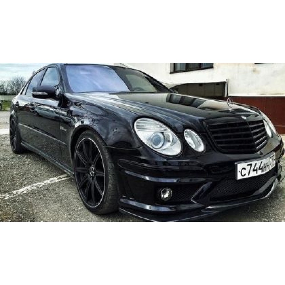 Предна тунинг броня за  Mercedes W211 E-Class (2002-2009) - AMG с черна решетка и халогени