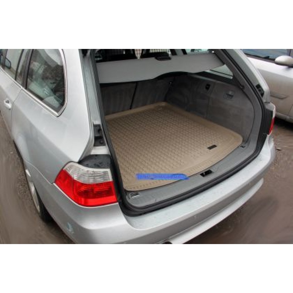 Гумена стелка за багажник BMW E61 (2003+) комби - бежова Rezaw